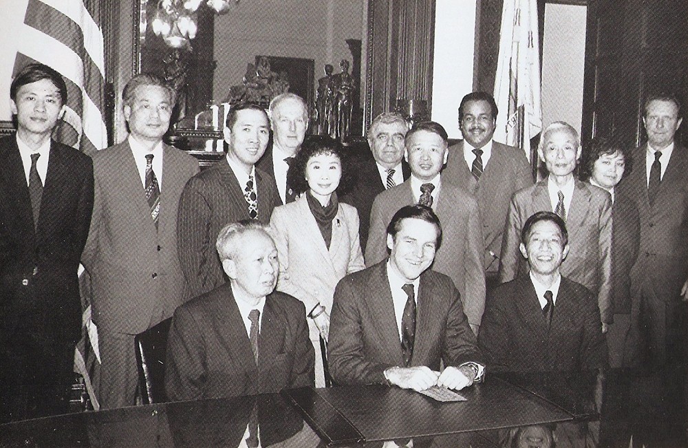 web1、1982年汪潔總經理在美國新澤西州拜訪州長凱恩先生及加州州務卿徐敏小姐.jpg